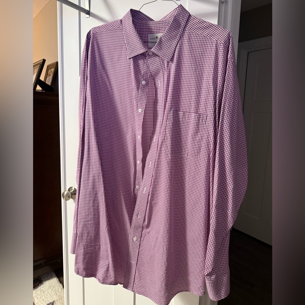 Men's Oak Hill Purple Checkered Shirt

Shirt is like new. Barely worn